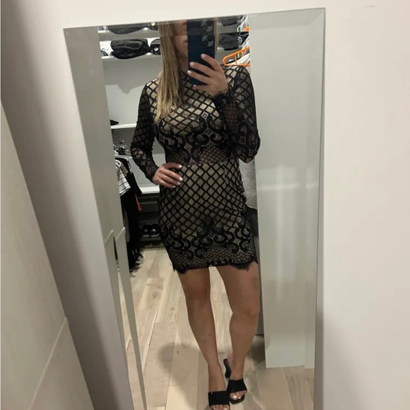 Lace dress - Picture 1 of 3